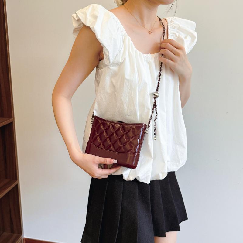 

High-end versatile diamond bucket bag women s 2024 new fashion trend shoulder commuter bag chain messenger bag червоний