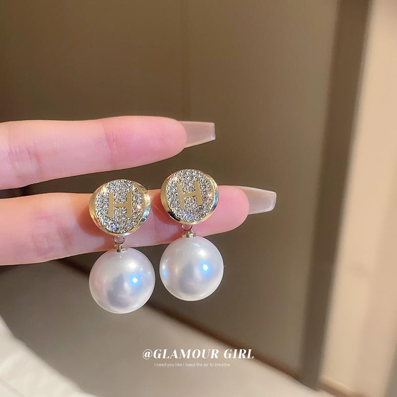 Silver Needle Pearl Geometric Fringed Earrings French Design High-end Stud Earrings Light Luxury Xiaohongshu Same Earrings