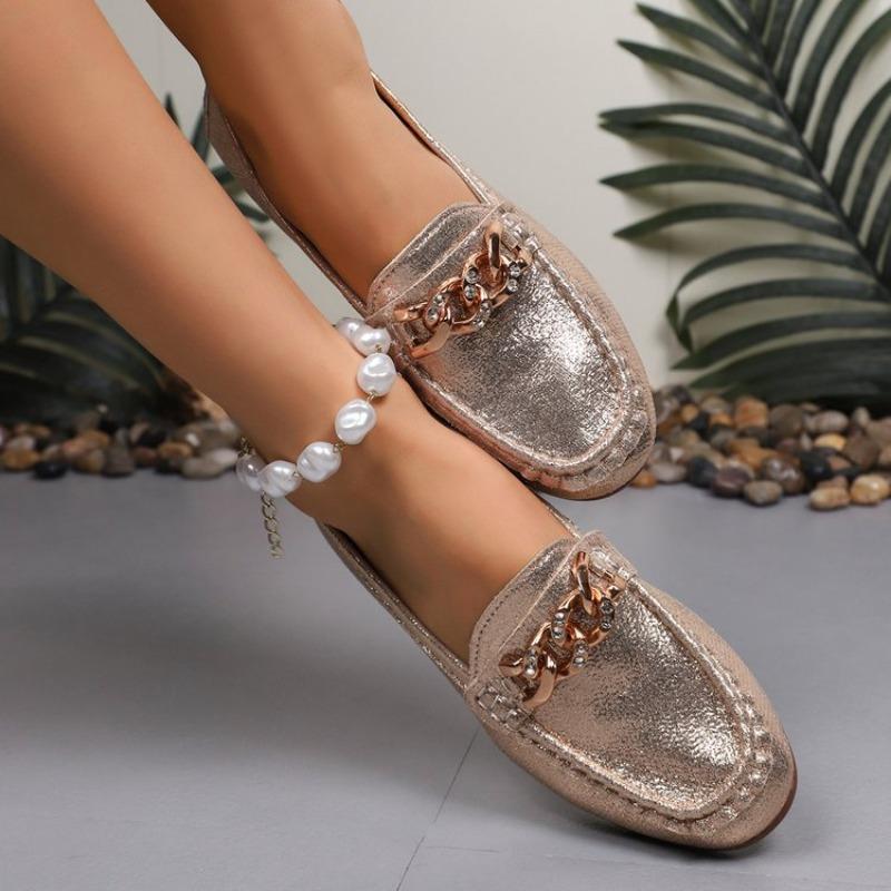 

Новые туфли-балетки универсальны, имеют мягкую подошву, удобны и имеют неглубокий вырез. 43 золотой