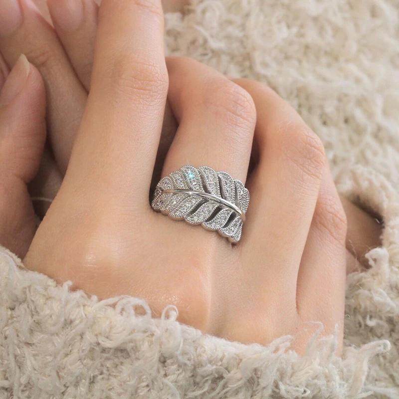 Huitan Eternity Leaf Design Finger Rings for Women Sparkling Crystal Cubic Zirconia 3 Metal Colors Luxury Trendy Wedding Jewelry