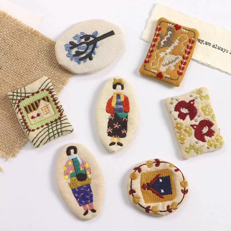 1/10 Peças Grampos de Cabelo Estilo Floresta Broche Acessórios DIY Série Menina Personagens Fofos Bordados para Bolsas Roupas