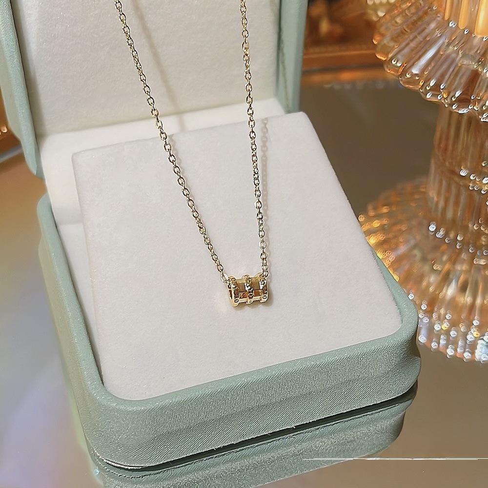 

Високоякісне корейське кольє з титанової сталі: Невицюючий, легкий, простий розкішний кулон з ланцюжком для ключиці для жінок