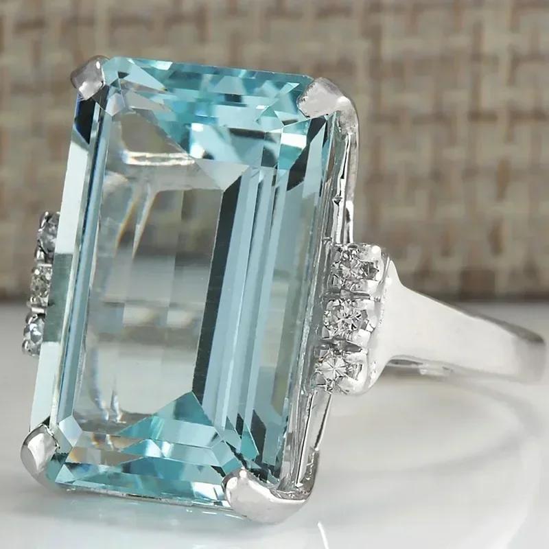 Nuovo Anello da Donna Hyperbole per Festa Cocktail Con Enorme Zircone Cubico Azzurro Montatura a Griffa Regalo di San Valentino per Moglie