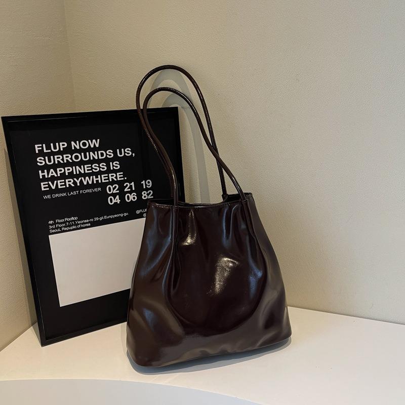 Premium sense large-capacity bag women's new versatile shoulder bag fashionable commuter portable bucket bag