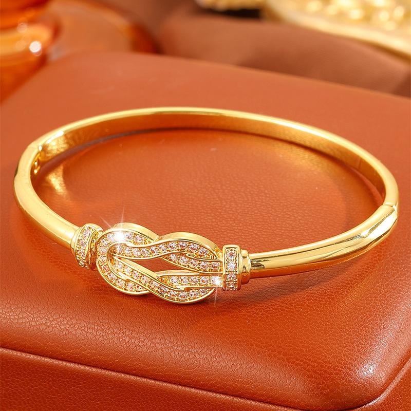 Women's hot-selling bracelets, copper-plated fashionable and simple bracelets, zircon inlaid temperament women's bracelets, popular bracelets.