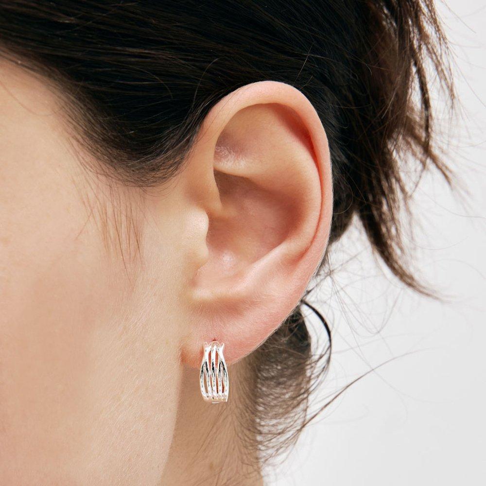 [Worn by Moon Soo-jin] Layered One-Touch Earring White