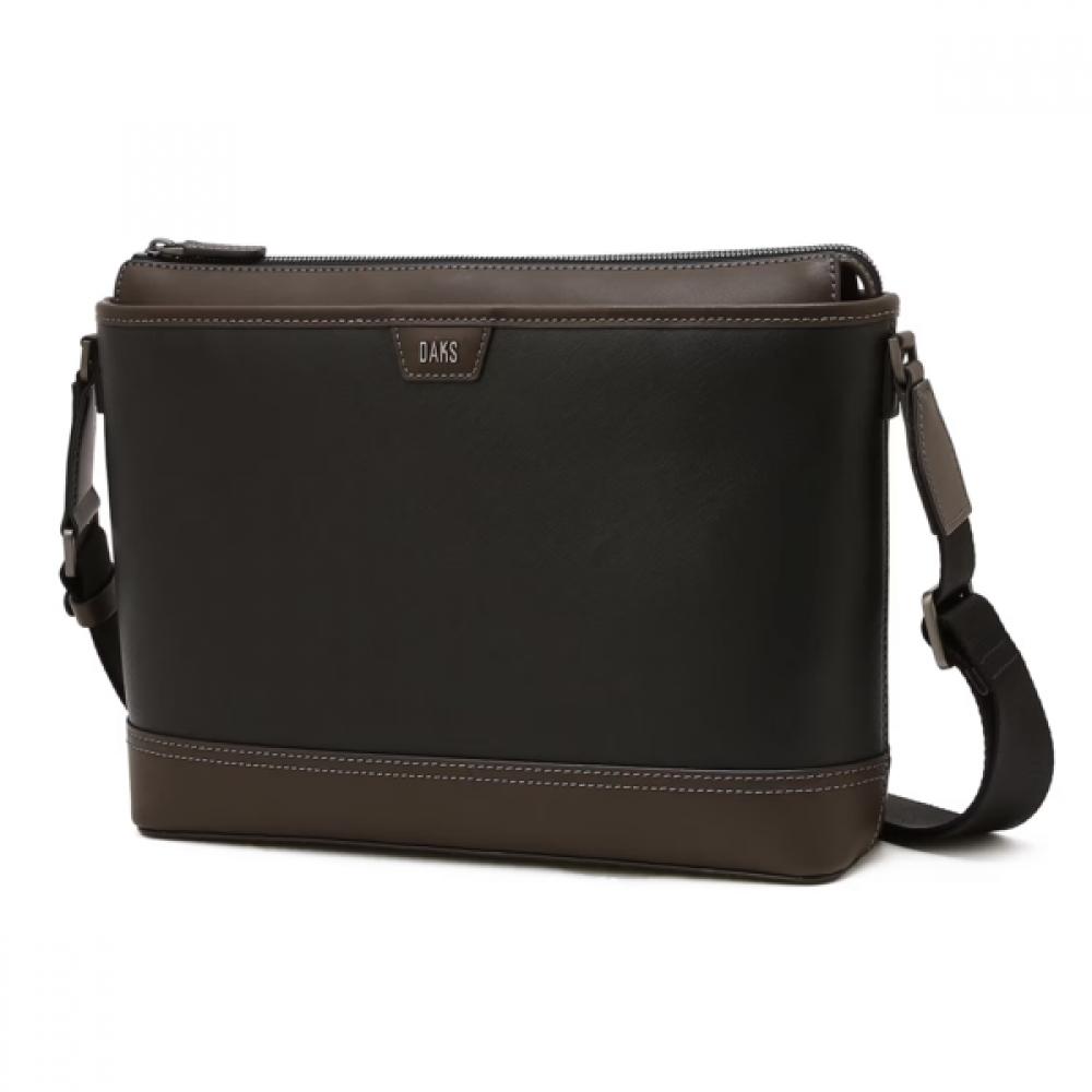 

Daks Black Leather Crossbody Bag Dbba6e041bk Single option