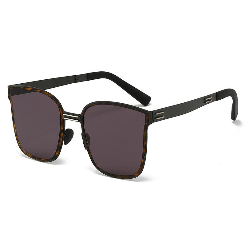 High-End Lightweight Folding Sunglasses with UV Protection for Men and Women - Perfect for Driving and Outdoor Activities