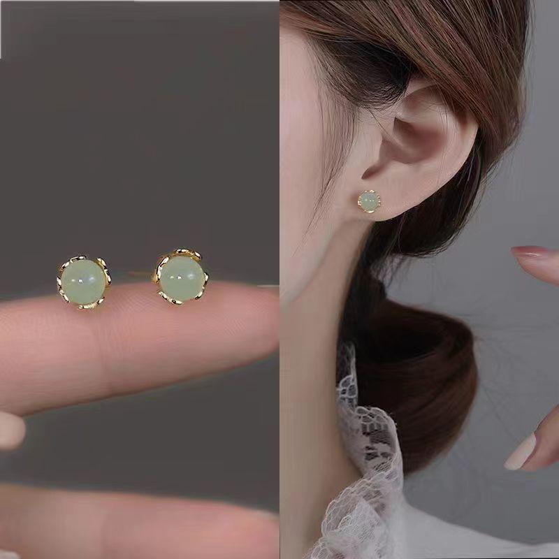 Emerald Green Korean Style Earrings for Women: Versatile, Trendy, High-End Look, Perfect for Middle-Aged and Mothers