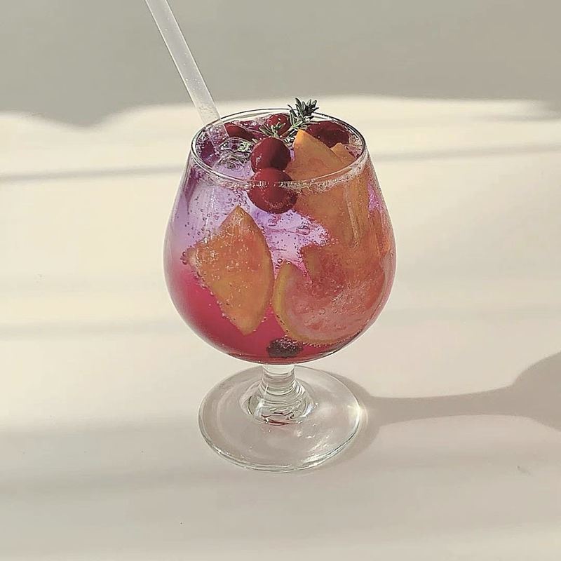 

Утолщенный бокал для красного вина с коротким основанием, прозрачное стекло, простой бар, шампанское, холодный напиток, сок, иностранное вино, стакан для воды