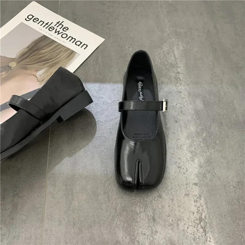 Fashion Novelty Split Toe flat shoes woman quality leather mary janes Japanese style trotters flats ankle bele Tabi ninja loafers women