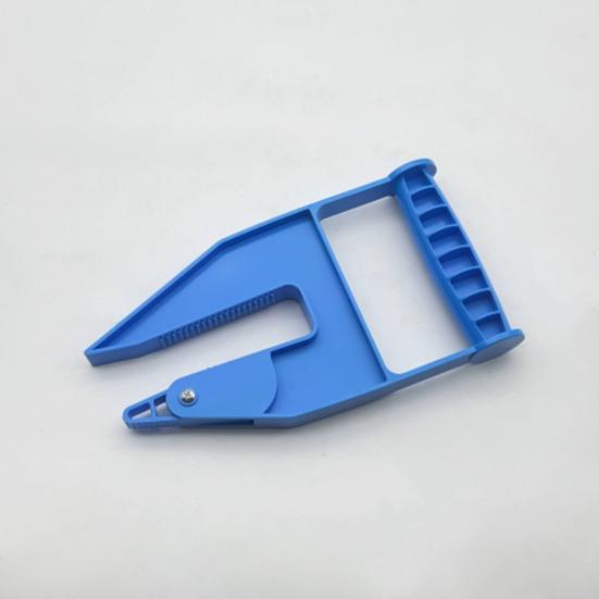 2Pcs Heavy Duty Mat Gripper Horse Stalls Tack Room Barn Trailer Gym Floor Mat Movers Tool Ergonomic Labor Saving Mat Puller Handlers