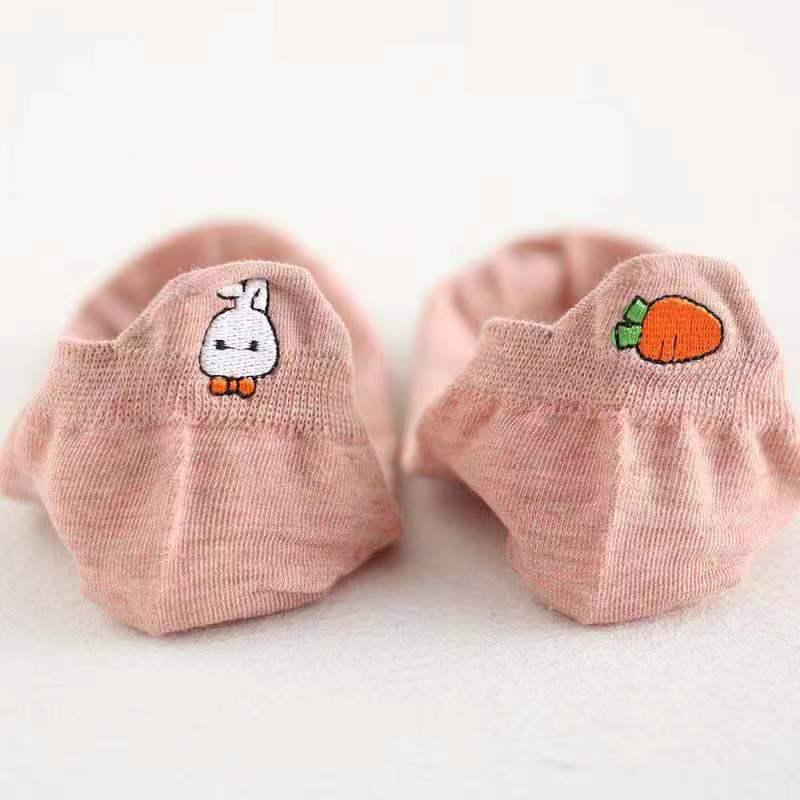 Chaussettes en coton brodé de dessins animés mignons pour femmes Printemps/Été 2024 - Décontractées, Respirantes, Style court bateau