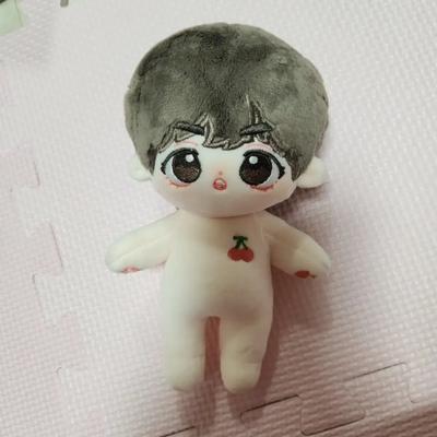 Bonecas e peluches – Bonecas