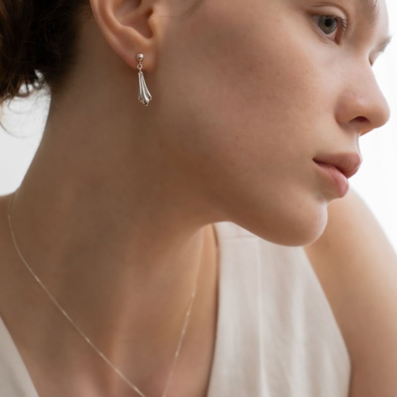 Aube de moi Long Shell Drop Earring