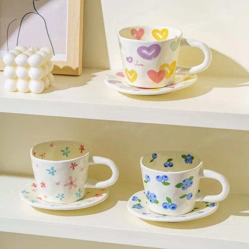 Creative Hand Pinched Ceramic Coffee Cups and Saucers Cute Hand-painted Floral Blueberry Love Mugs Home Afternoon Tea Drinkware