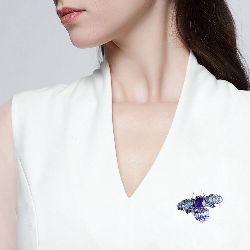 Vintage Baroque Rhinestone Bee Brooch - Unisex Insect Pin for Coats and Suits