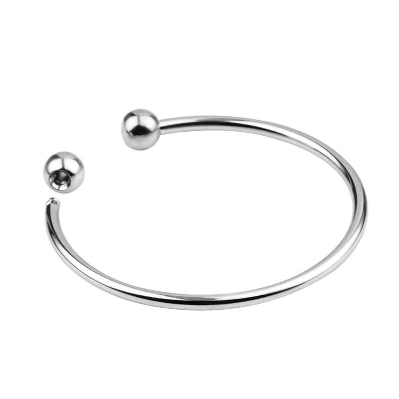 Eenvoudig zelf te maken slangenkettingarmband met Europese bedeltjes, een modieuze sieradenstijl voor dames, zoals die van Mary Poppins.