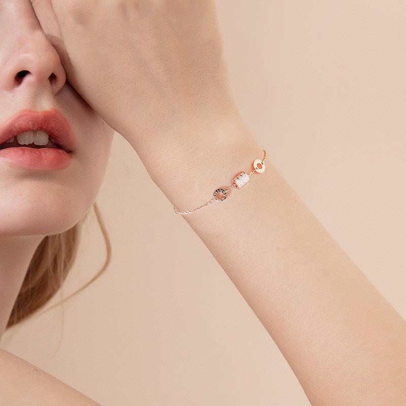 Lucky Small Waist Bracelet Female Niche Design Light Luxury High Sense Simple Rose Jewelry for Girlfriend Jewelry