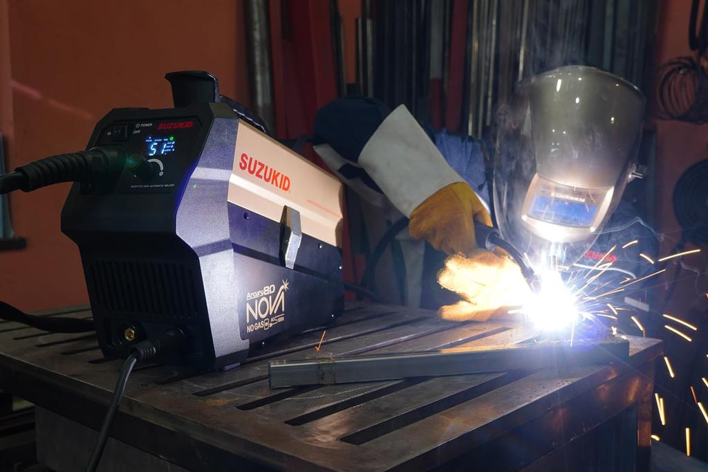 Suzuki D Arcury 80NOVA Schweißmaschine 100V Halbautomatisch, Inverter, Nur Gaslos, SAYI-80NBG