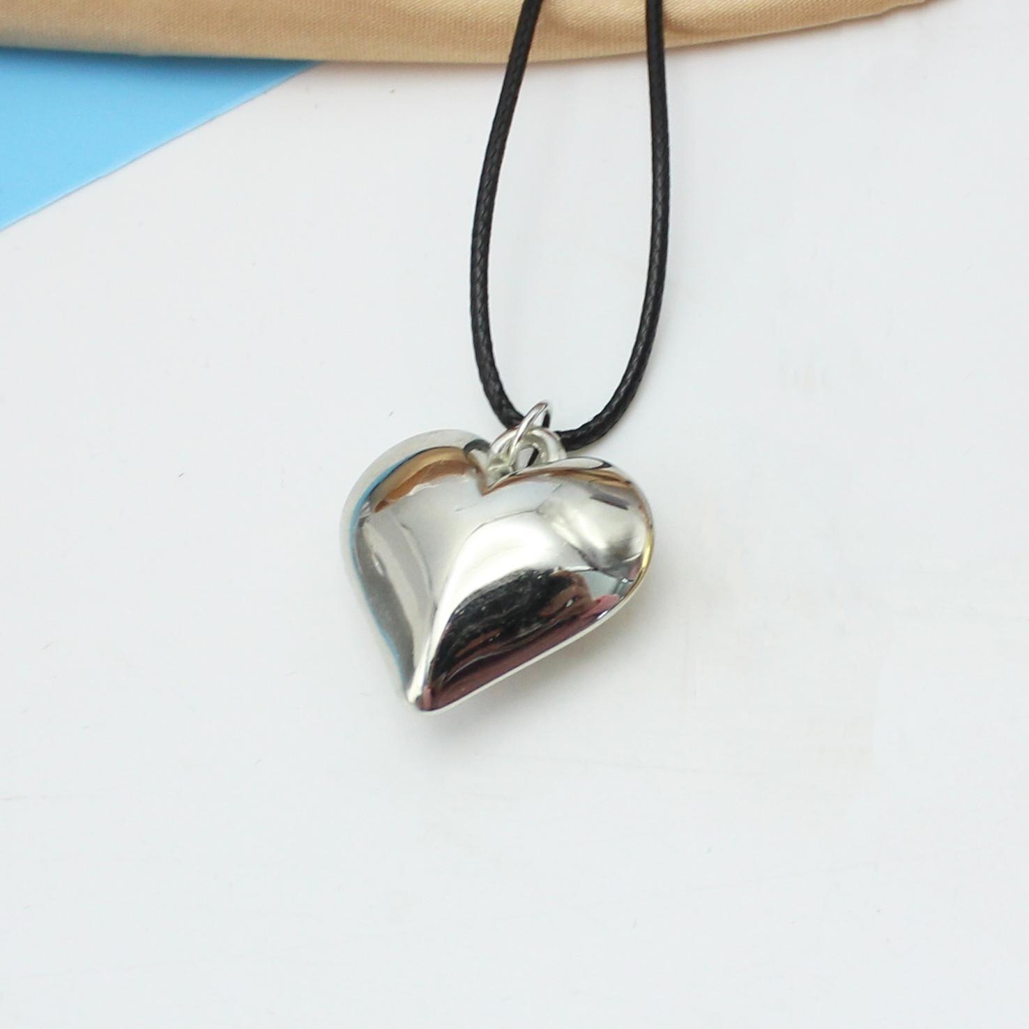 

Goth Black Leather Braid Wax Cord Short Chain Necklace for Women Simple Love Heart Pendant Choker Halloween Zircon Accessories