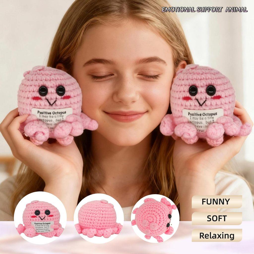 Rosa Krake Positives Häkeltier Puppe Mit Karte Schreibtischornament Emotionale Unterstützung Handgefertigt Gestrickt Aufmunterungs-Spielzeug