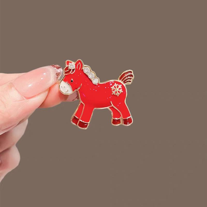 

Мила Мультяшна Червона Поні Брошка Для Жінок Знак Зодіаку Кінь Значки Светр Пальто Одяг Прикраси Аксесуари Подарунки на Новорічну Вечірку ONESIZE