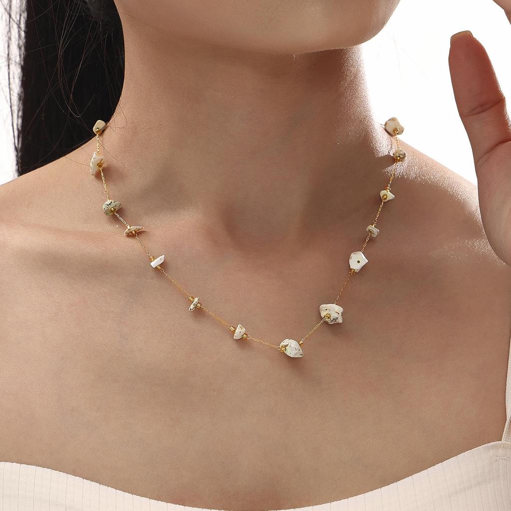 Bohemian Irregular Stone Necklace: Retro, Versatile Clavicle Chain for Women