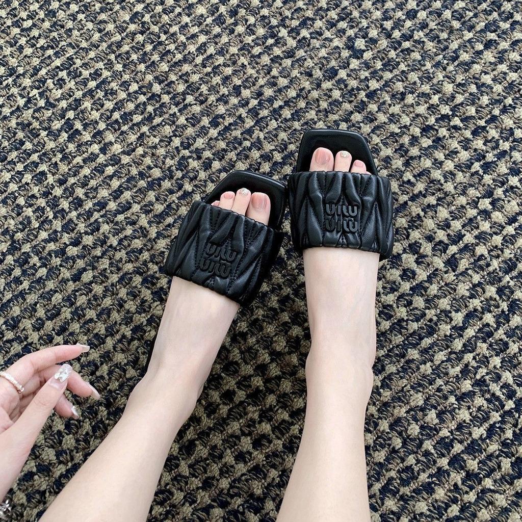 Korean version of pleated square head one-word sandals women's summer 2025 new fashion letter flat bottom outside casual slippers