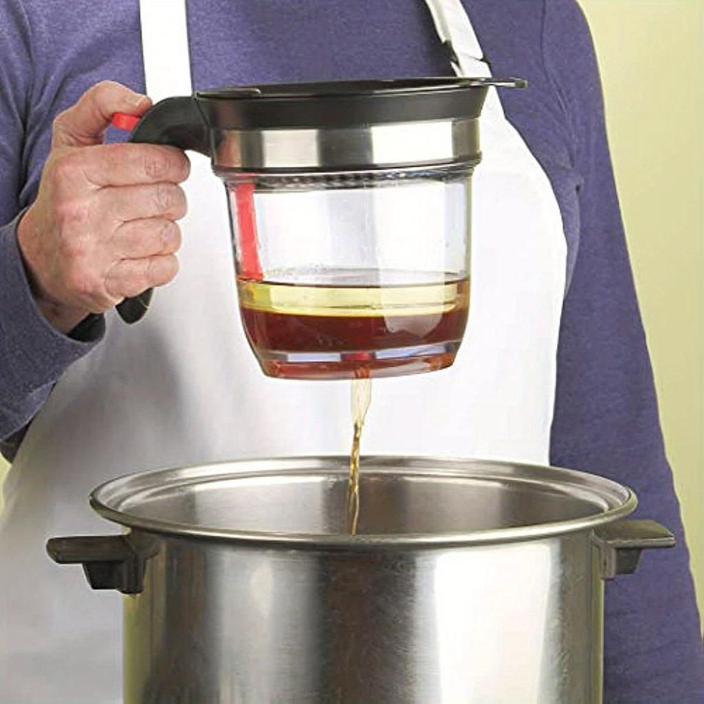 4 Cup Plastic Fat Separator with Easy Bottom Release, Strainer for Gravy, Soups ,Sauces, Fat Free Broth Maker