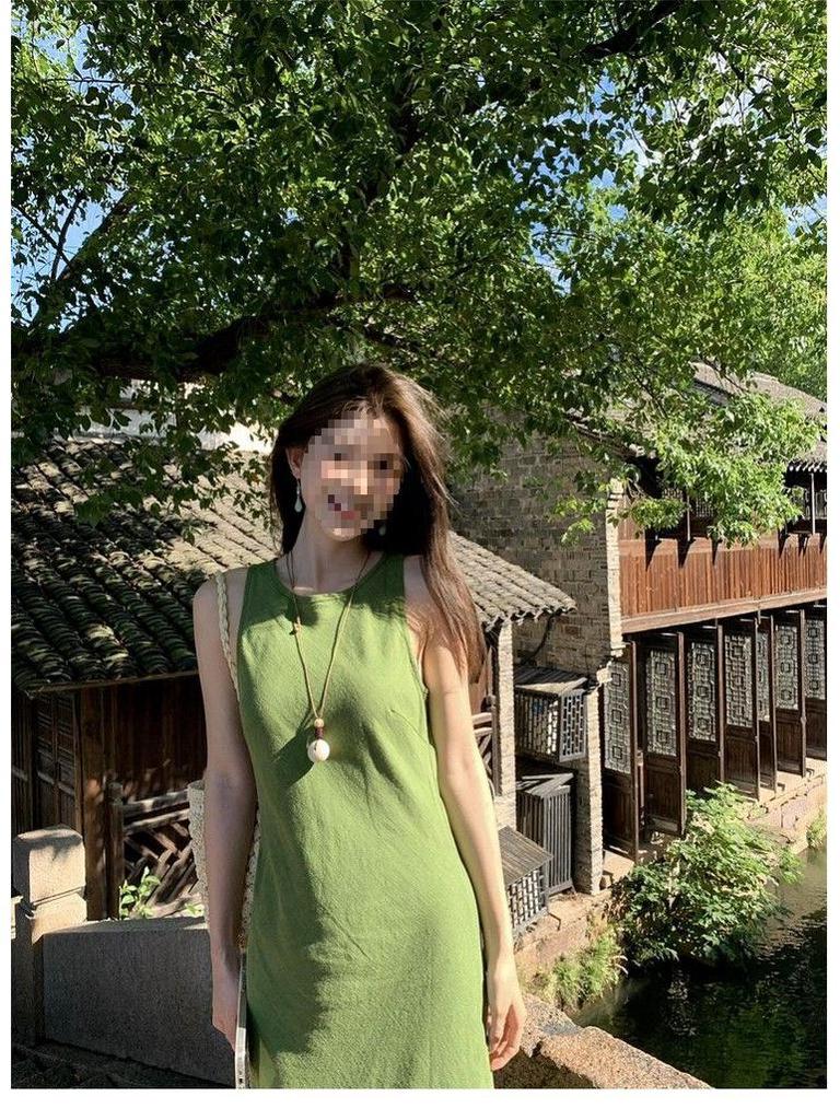 Elegant French Green Sleeveless Summer Dress: Mori Girl Style with Waist-Cinching Bell-Shaped Skirt