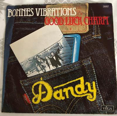 Disque 7 pouces DANDY - Bonnes Vibrations / Good Luck Charm 3582 VEGA 1977 France Rock Occasion