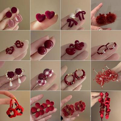 Pendientes de Botón Geométricos Rojos Ankela - Exquisito Accesorio de Moda Retro