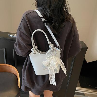 This Year, It Is Popular To Retro, Fashionable and High-quality Hand-held Bucket Bags, Versatile Niche Messenger Women's Bags.