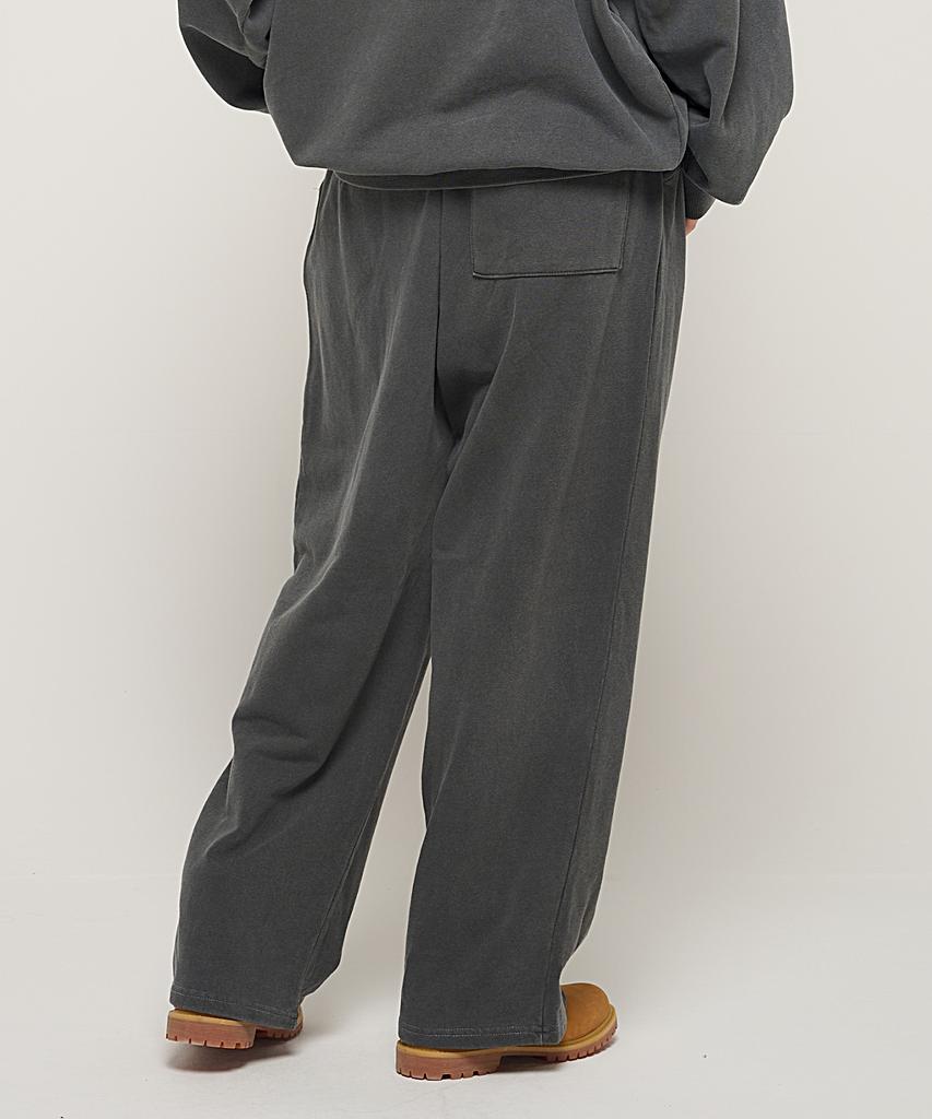 CARGOBROS FOR WOMAN Pigment One-Pleat Wide Sweatpants (Charcoal)