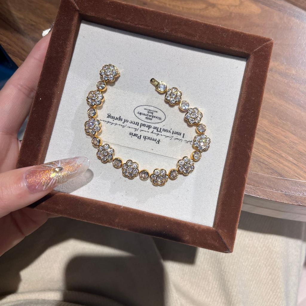 New Gentle Powder Diamond Good Luck Lotus Bracelet Temperament Colored Diamond Flower Bracelet Live Supply