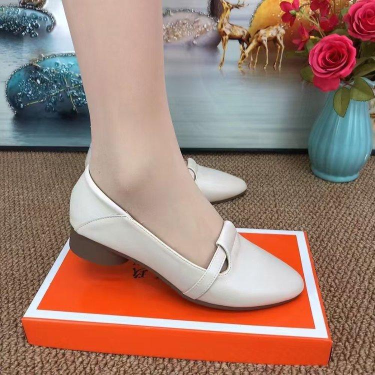 

Модные туфли-лодочки на низком каблуке Удобные темпераментные туфли на мягкой подошве Универсальные рабочие туфли Туфли-лодочки с открытым верхом на низком каблуке 40