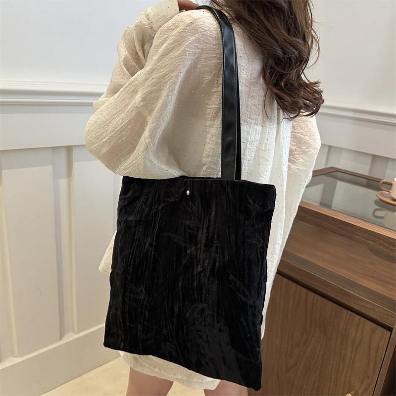 Stylish Commuter Shoulder Bag Fashionable Large Capacity Tote Bag For Women
