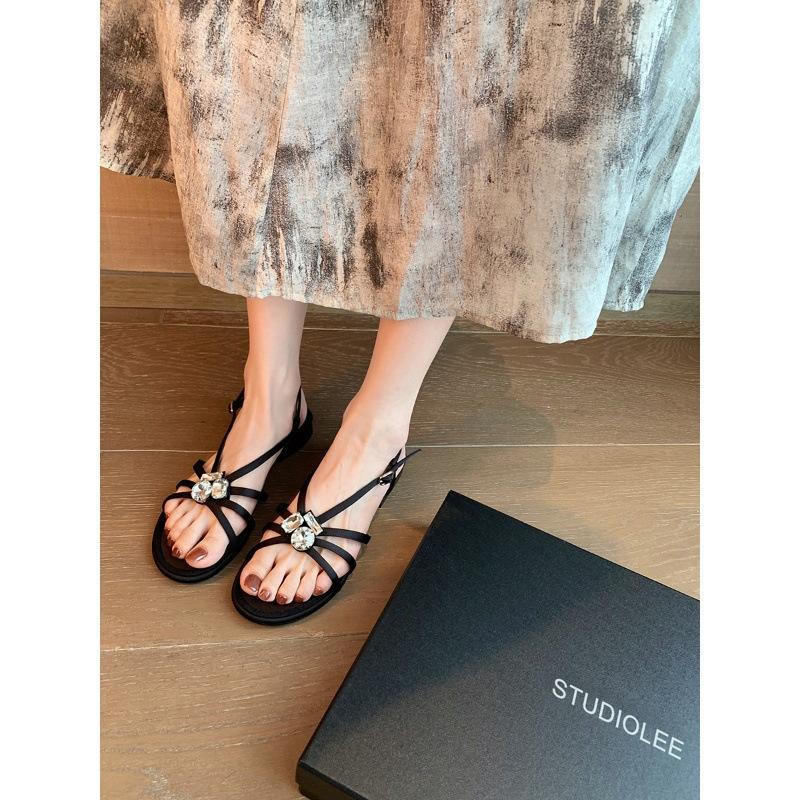 

Spot sheepskin version of grape mother, the same summer fashion French elegance gem buckle strap flat toe sandals women 35