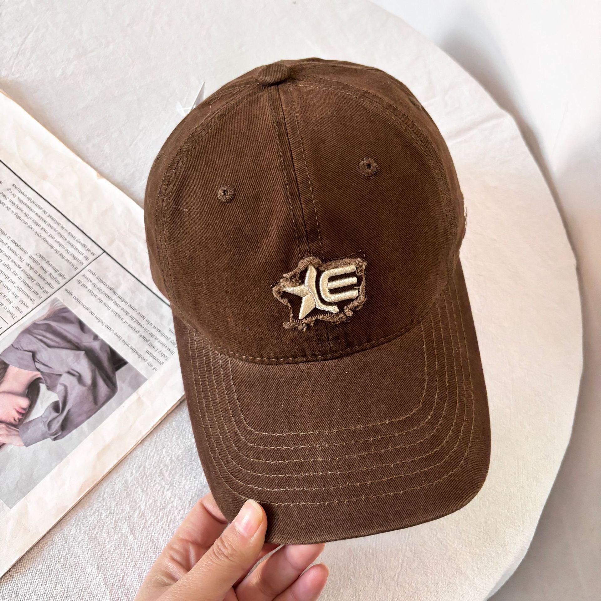 

Новая вышивка весна и осень четыре сезона интернет-знаменитость мода мужская и женская уличная солнцезащитная универсальная кепка пара бейсболка M（56-58cm） темно-коричневого