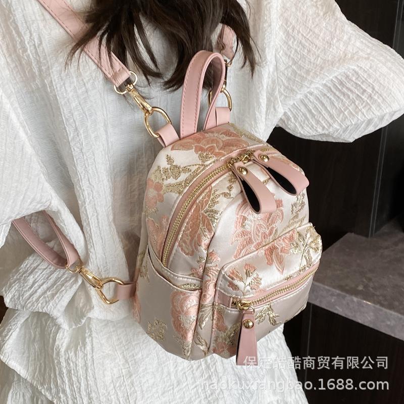 Retro Backpack Women's 2025 New Fashion and Leisure Niche Design Korean Version of Street Trend Going Out Travel Backpack