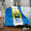 Fotbalová deka Manchester Crest z flanelu, měkký polyester, moderní design, celoroční pro kempování, cestování, dárky k svátkům nebo narozeninám