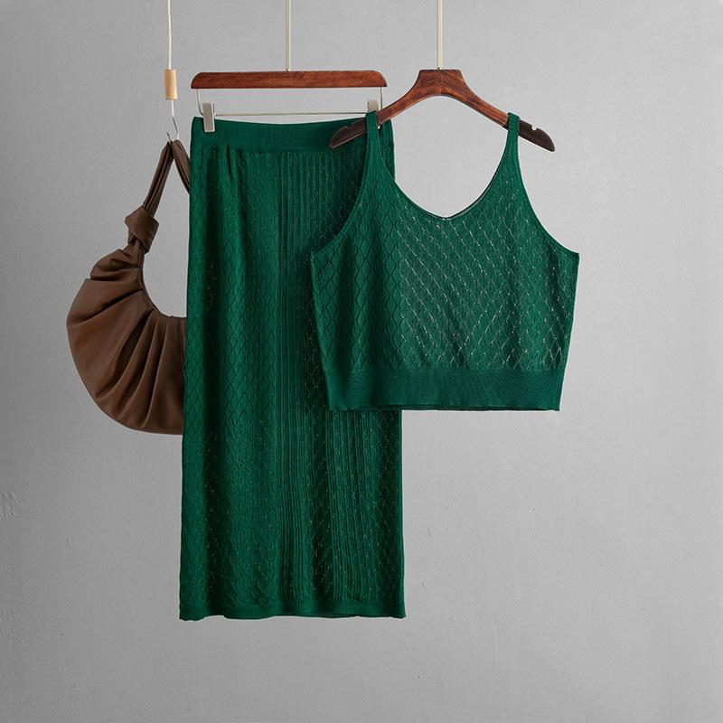 

Летний новый полый короткий вязаный костюм на бретелях, юбка повседневный комплект из двух частей one size fits all зелёный