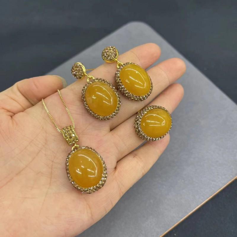 Vintage-Inspired Amber Jade Inlaid Jewelry Set Gold Tone Necklace Earrings Ring Adjustable
