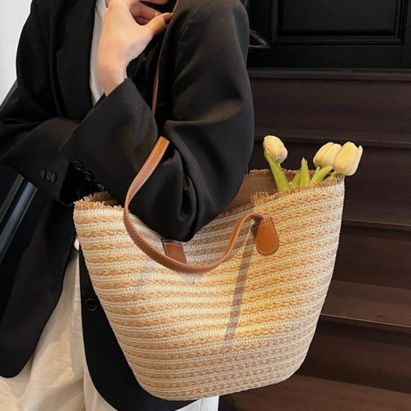 New large-capacity one-shoulder contrasting straw bag Versatile woven bag Women's casual tote bag vacation beach bag