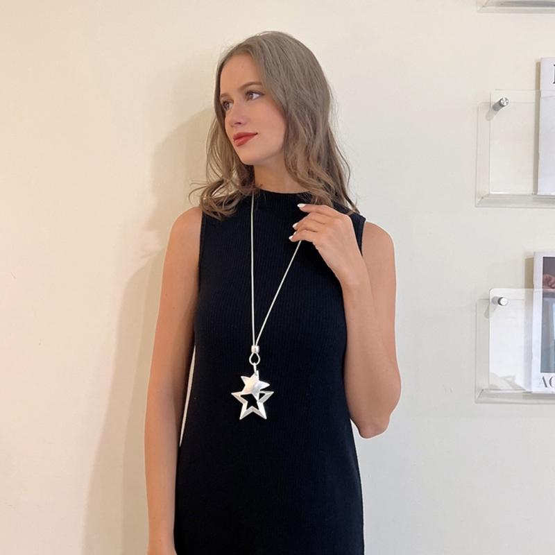 Fashion Trend Light Luxury Niche Sense Collarbone Chain Temperament Simple Cold Wind Five-pointed Star Hollow Necklace