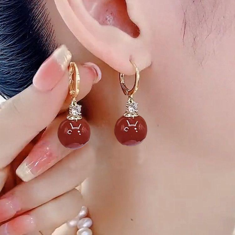 2024 Trendy Luxe Pearl Earrings: Chic, Unique Design for Women