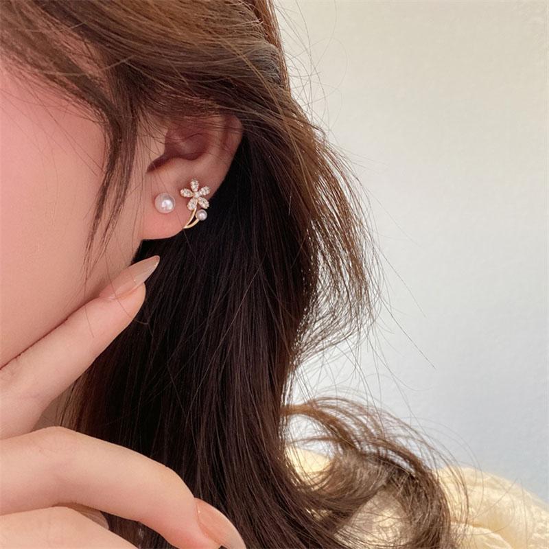 Special Offer New Korean Pearl Diamond Earrings and Flowers Niche Temperament Personality Versatile High-End Design Earrings белый