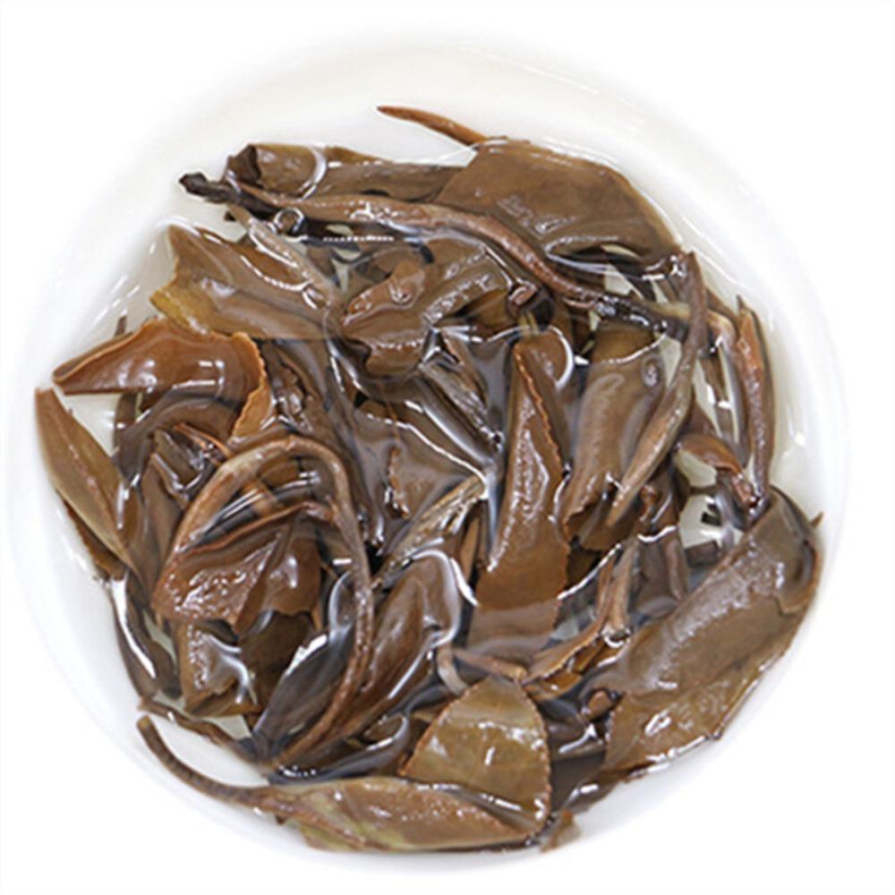 Shoumei Weißer Tee-Kuchen 350g Fuding Gereifter Tee Jahrgang 2013 Natürliches Kräuteraroma