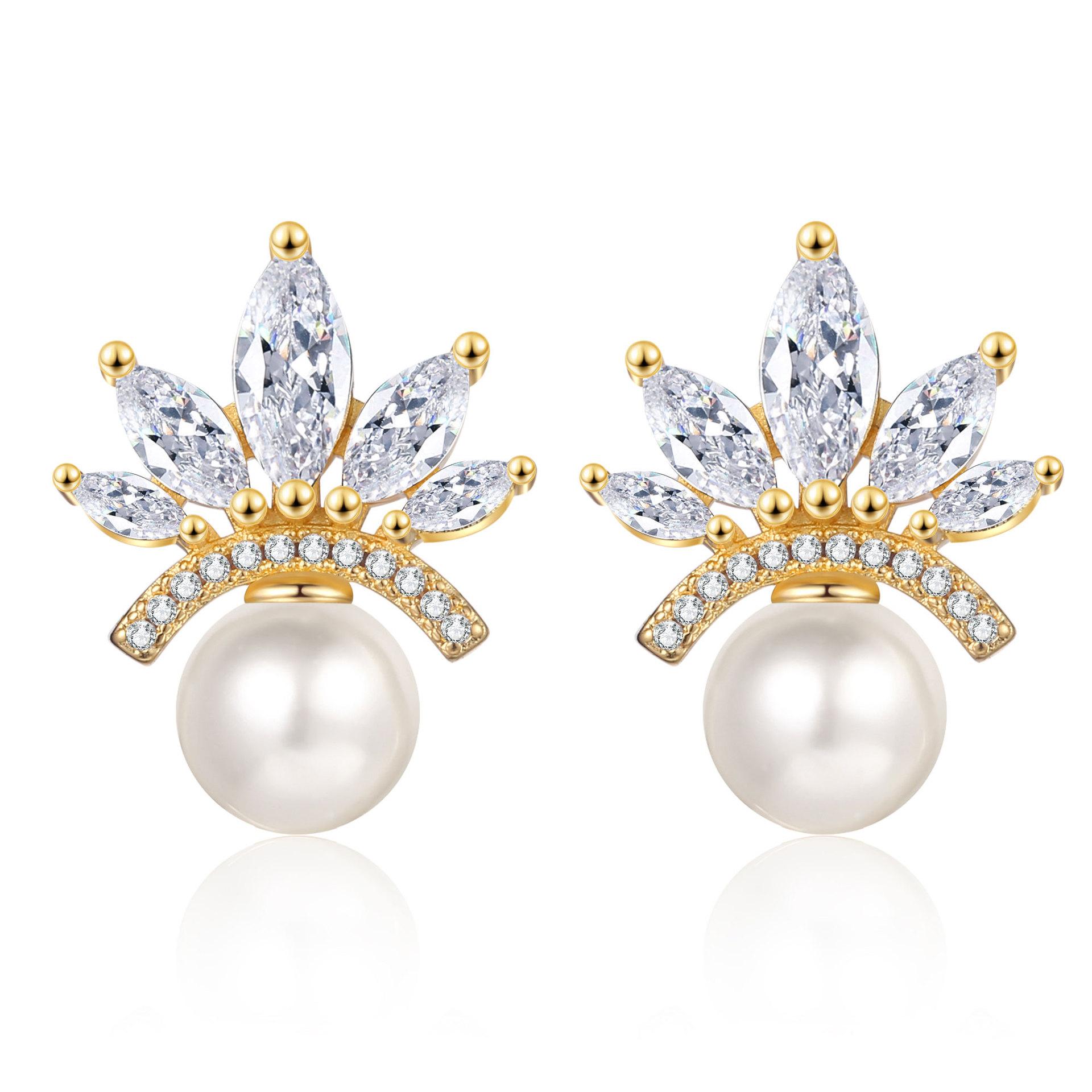 Temperament Pearl Earrings For Women With High-End Lamp Luxury Niche Design Earrings Fashionable Exquisite Crown Earrings